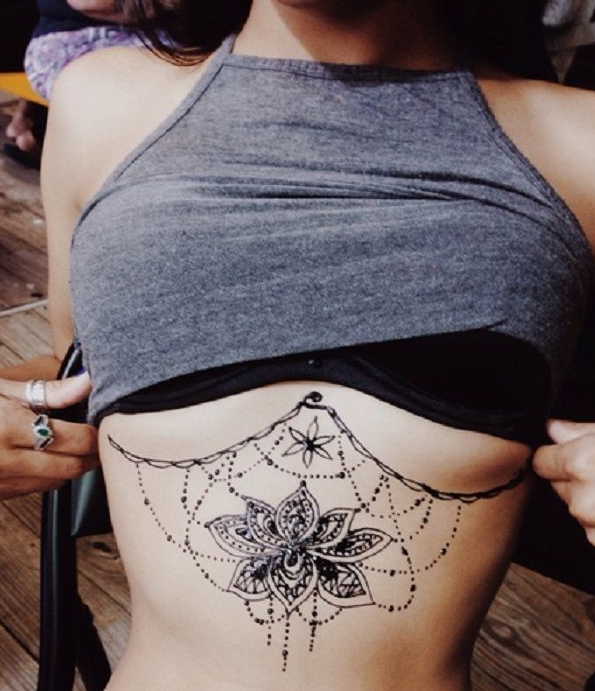 Mẫu Hình Xăm Ngực Nữ Đẹp Nhất 2019: 50+ Thiết Kế Vẫn Đẹp Đến Nay image 8