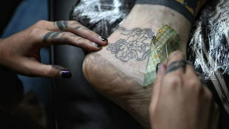 Phương pháp xăm hình Handpoke: Kỹ thuật xăm thủ công trong thời hiện đại znews photo.zingcdn.me uploaded ywfrd 2023 04 23 z4288608609134 ef459ea948fc5e2a742e08b330d0fa8e
