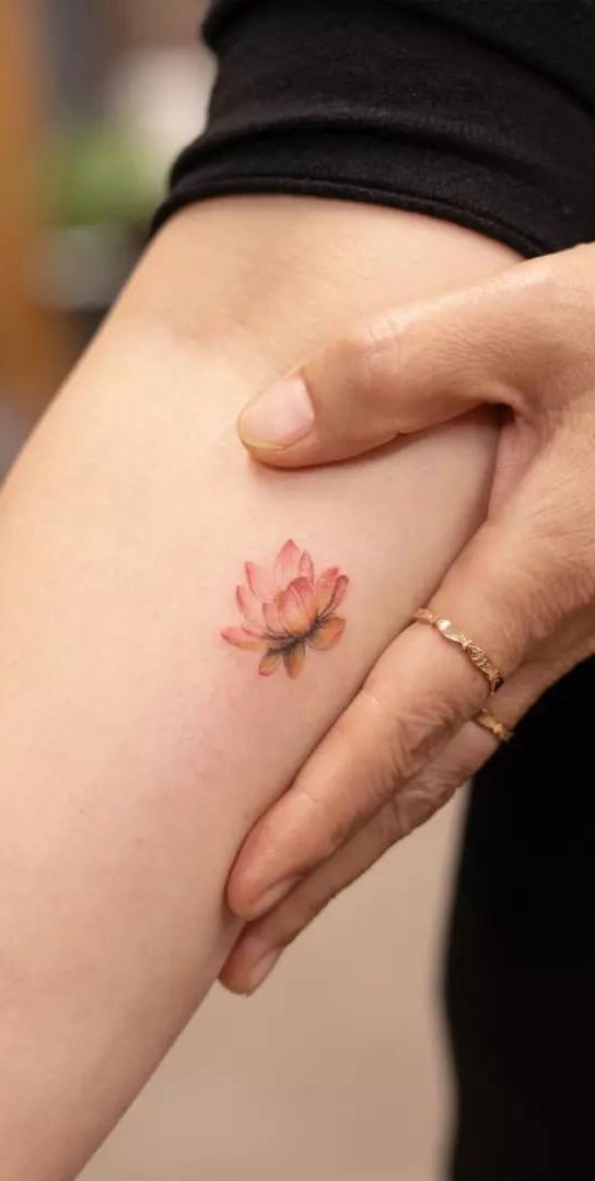 Micro Realism Lotus Floral Tattoo: Meaning, Style & Design Guide 7 Mô tả SEO giàu ngữ nghĩa
