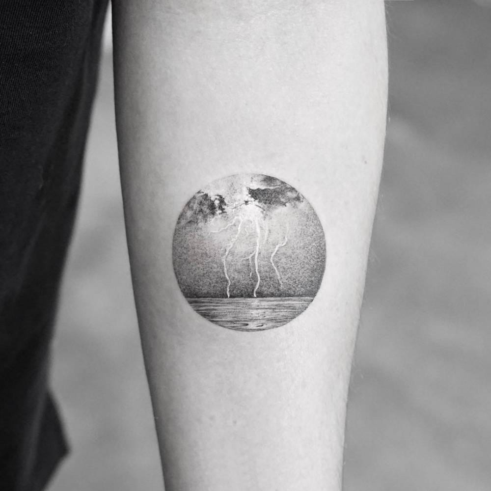 Single Needle Tattoo Guide: Pros, Cons, Longevity & Expert Tips 8 Modern fine-line single needle tattoo style inspiration