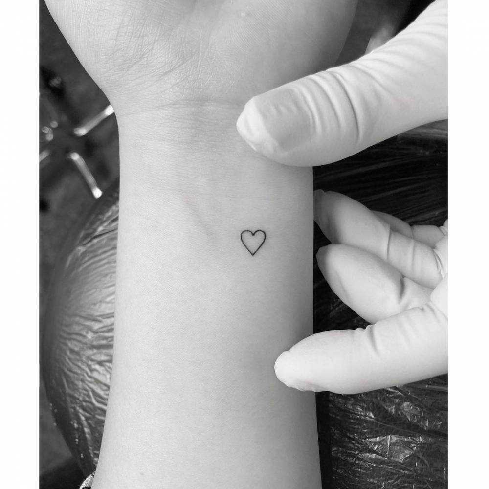 Minimalist Heart Tattoo Ideas, Meanings & Expert Design Guide 7 Mô tả SEO giàu ngữ nghĩa