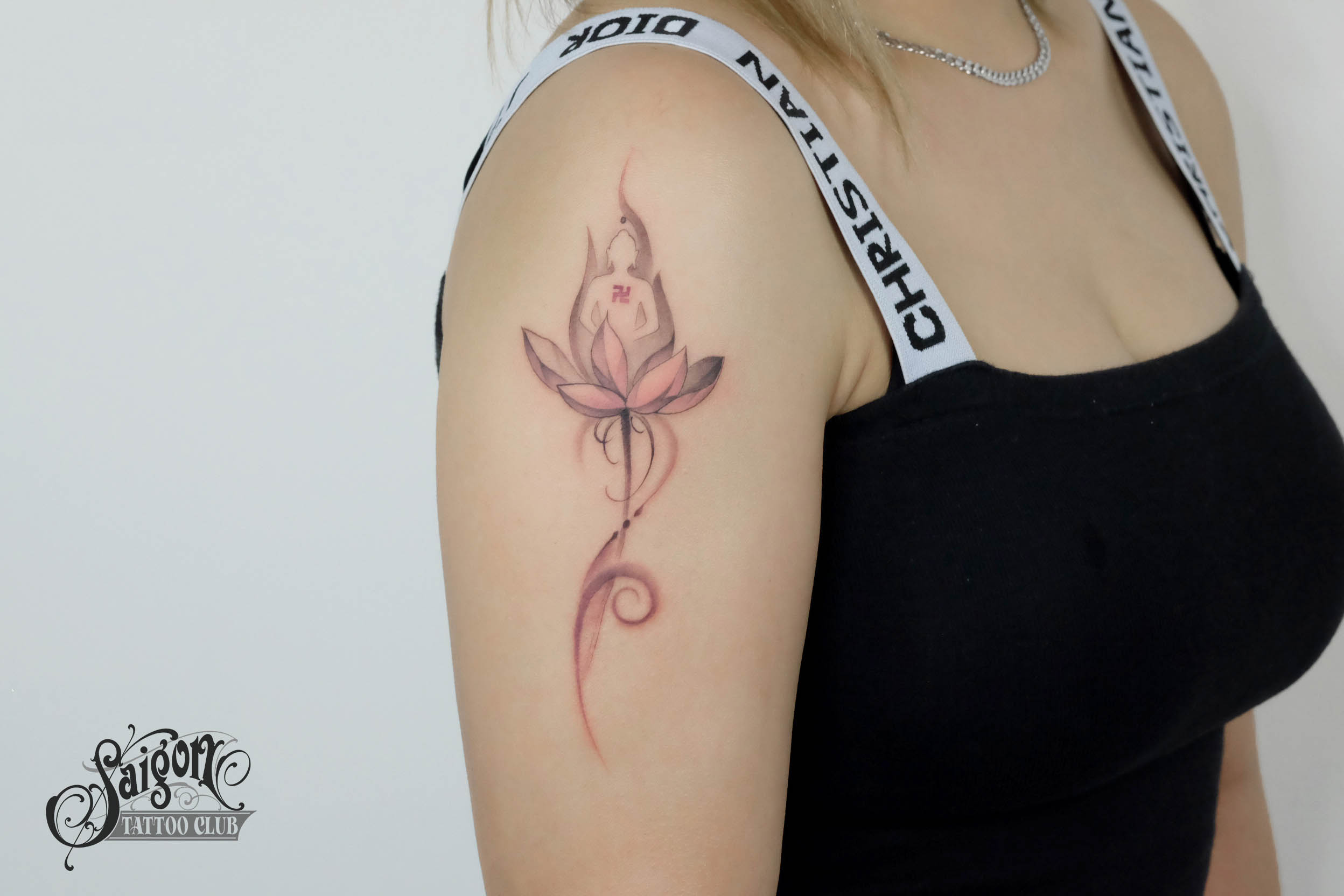 Female Tattoo Artists Saigon: Best Female Tattooists & Studios 8 Professional female tattoo artist working on a detailed tattoo in Ho Chi Minh City
