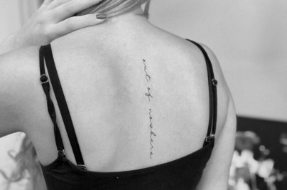 Spine Tattoo Lettering: Designs, Pain Guide & Expert Tips 5 l