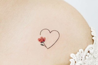 Minimalist Heart Tattoo Ideas, Meanings & Expert Design Guide 6483d38e9a937298a4a8f86837c3945c