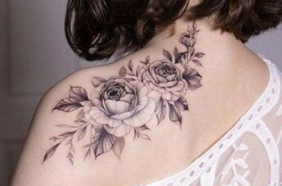 Shoulder Blade Tattoo for Women: Elegant Design Guide 83ff5bf95a2cbb7f00682cecdfbf3928