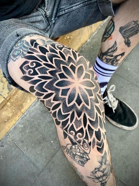 Knee Tattoo Design Ideas: Expert Guide to Pain, Styles & Meaning 8b341eb71a469ce2406628b91ad2eedc