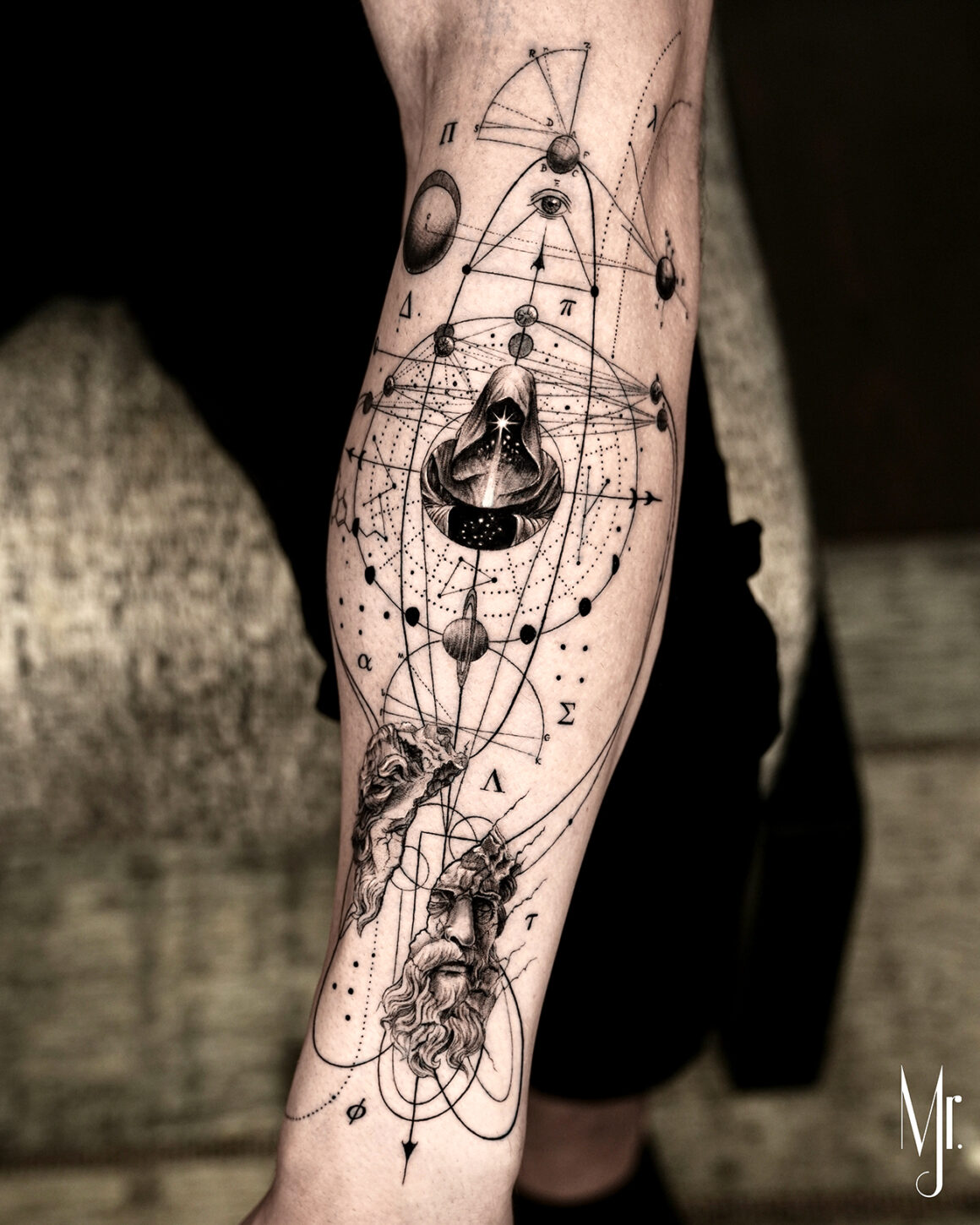 Professional fine line tattoo artist demonstrating precise fine line tattoo technique