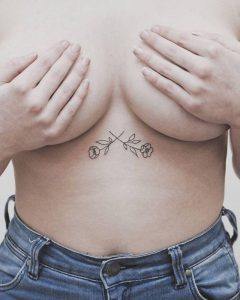 Hình Xăm Underboob: Nghệ Thuật Dưới Bầu Ngực Hiện Đại & Quyến Rũ adc478a2720e6c577744e2d5cfb28695 240x300 2