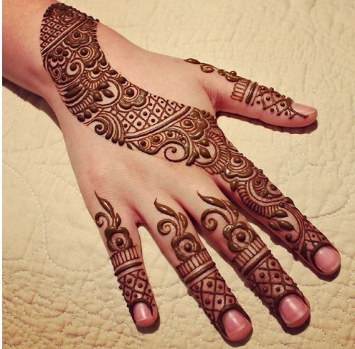 Mô tả SEO giàu ý nghĩa về văn hóa henna trong lễ cưới truyền thống Ấn Độ