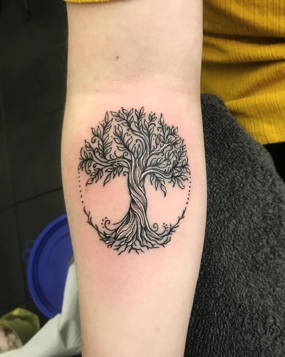 Ý Nghĩa Hình Xăm Cây Cổ Thụ (Tree of Life) - Giải Mã Biểu Tượng Sự Sống Và Kết Nối cay co thu hinh
