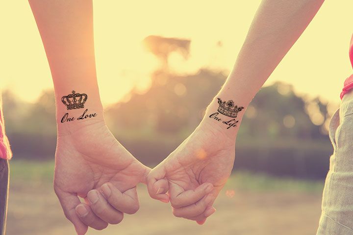 Small minimalist friendship tattoo ideas