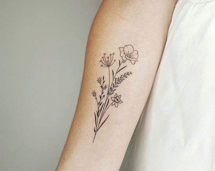 Minimalist Flower Tattoo Ideas, Meanings & Designs Guide 5 Mô tả SEO giàu ngữ nghĩa