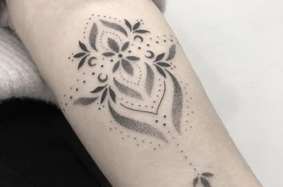 Dotwork Tattoo Guide: Styles, Pain, Healing & Design Ideas dotwork ana 3.jpg