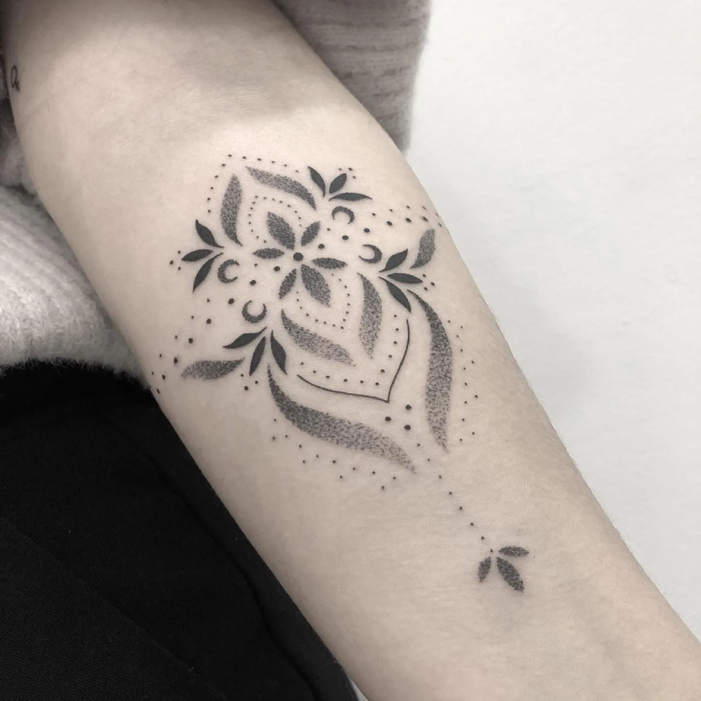 Dotwork Tattoo Guide: Styles, Pain, Healing & Design Ideas 5 Mô tả SEO giàu ngữ nghĩa