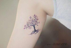 Hình Xăm Cây (Tree Tattoo): Ý Nghĩa, Biểu Tượng & Sức Mạnh Nội Tâm e15a3862b26878176717cb7205dda468 300x201 1