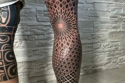 Symmetrical Tattoos: Meaning, Designs & Expert Guide e87042d6282b6f4f212106f12974d428