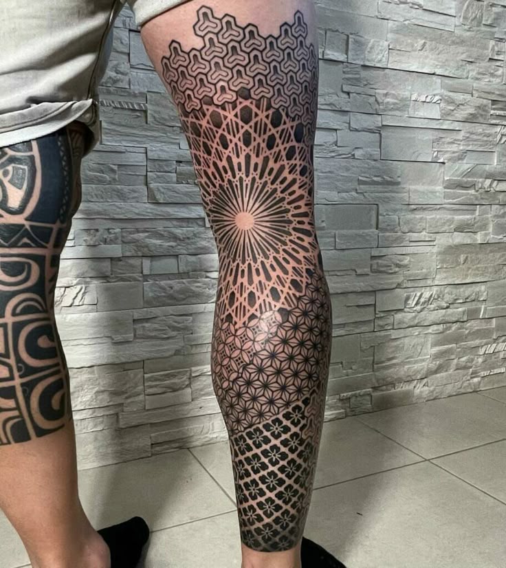 Symmetrical Tattoos: Meaning, Designs & Expert Guide e87042d6282b6f4f212106f12974d428