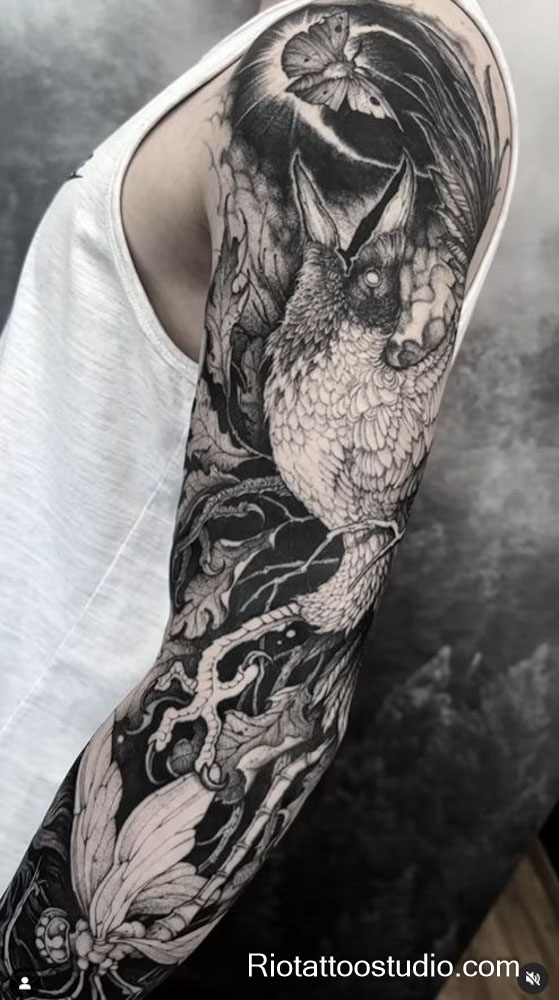 Xăm Hình Blackwork: Sức Mạnh Của Những Đường Nét Đen Tuyền hinh xam backword full tay full chan 7 of 8