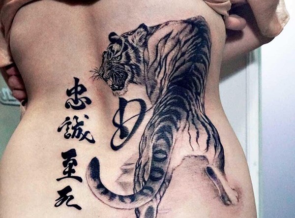 Ý Nghĩa Hình Xăm Hổ: Biểu Tượng Sức Mạnh, Quyền Lực & Phong Thủy hinh xam ho nua lung dep