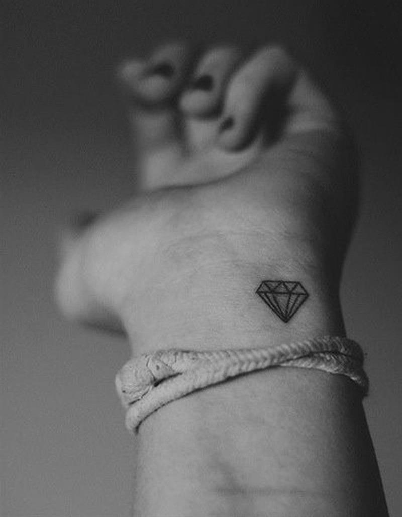 Ý nghĩa biểu tượng của hình xăm kim cương trong nghệ thuật tattoo