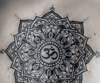 Hình xăm Mandala: Vòng tròn vũ trụ đầy ý nghĩa hinh xam om 7 320x400