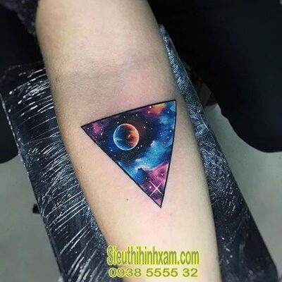 Mô tả SEO giàu nghĩa hình xăm tam giác phong cách geometric tattoo