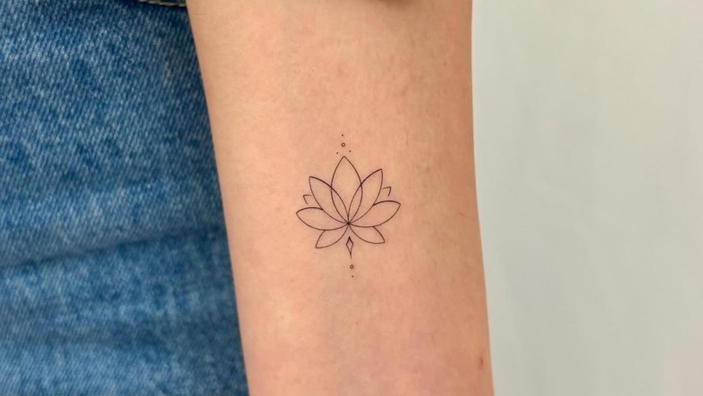 Lotus Flower Tattoo Meaning, Designs & Symbolism Guide il 1080xN.7076889688 42sy
