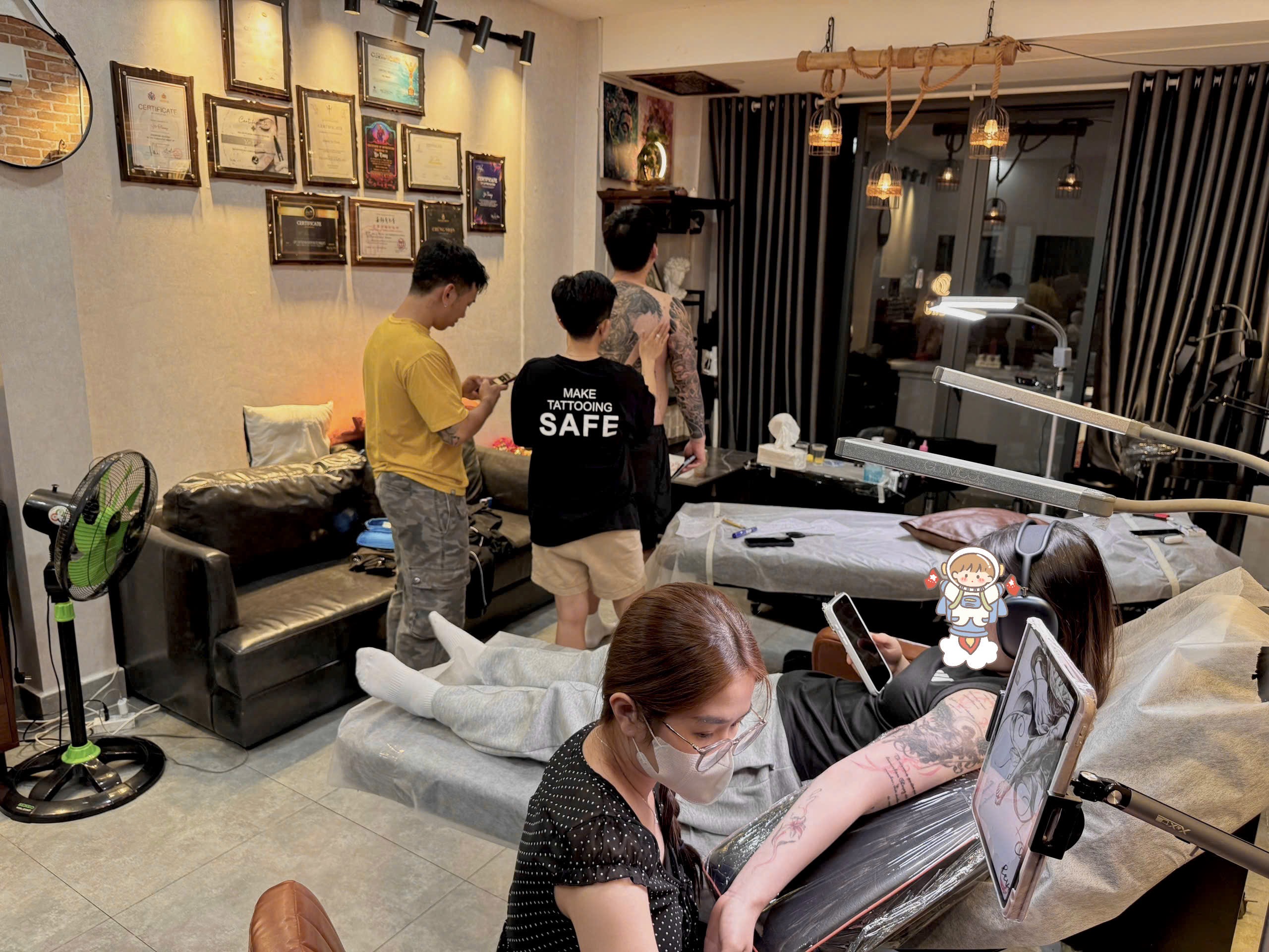 Hygienic Tattoo Studio Saigon: Safe, Sterile & Professional 9 Tattoo workstation prepared with sterile equipment and professional hygiene standards