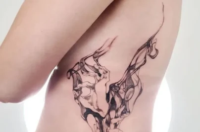 Xăm Hình Trên Xương Sườn Có Đau Không? Trải Nghiệm Thực Tế & Lời Khuyên Chuyên Gia rib tattoo placement 1