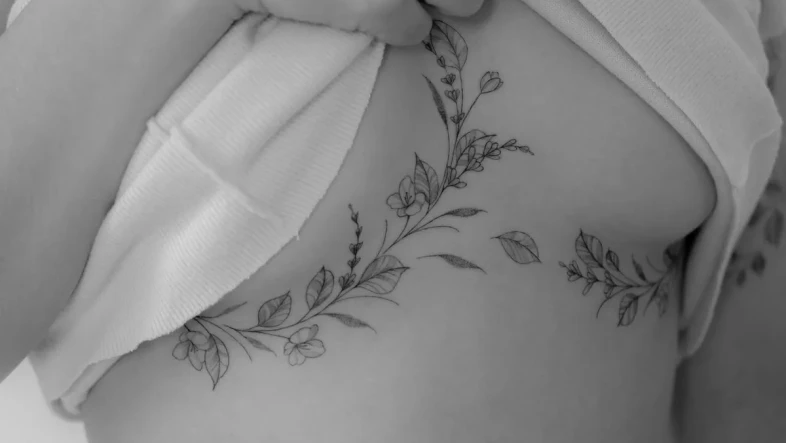 Sternum Tattoo Underboob Guide: Pain, Design & Placement sternum tattoo placement 1
