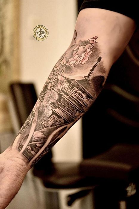Professional tattoo artist working in a top rated tattoo studio in District 1