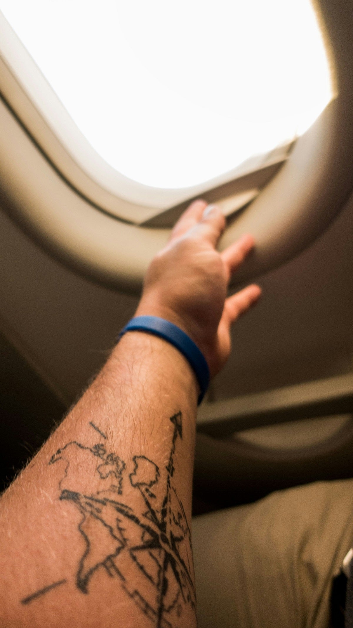 Flying After Getting a Tattoo: Is It Safe and How Long Should You Wait? 7 Traveler managing tattoo aftercare during air travel