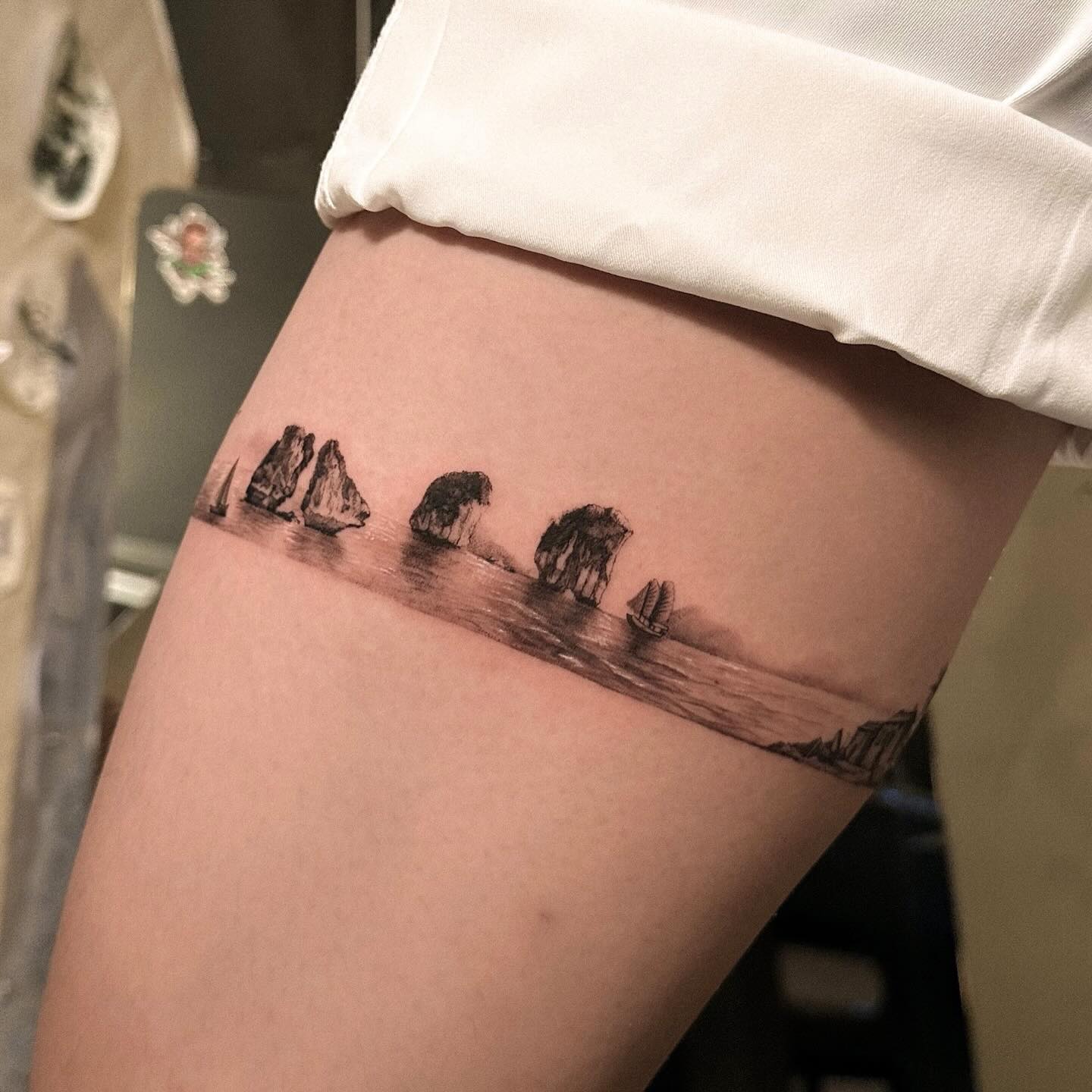 Halong Bay Minimalist Tattoo Ideas & Meaning Guide 6 Mô tả SEO giàu ngữ nghĩa